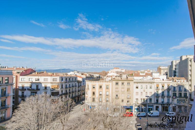 Foto 5871b87e-b484-4e10-ab2a-49131e11e28c. Piso excepcional piso en plaza marquès de camps en Girona