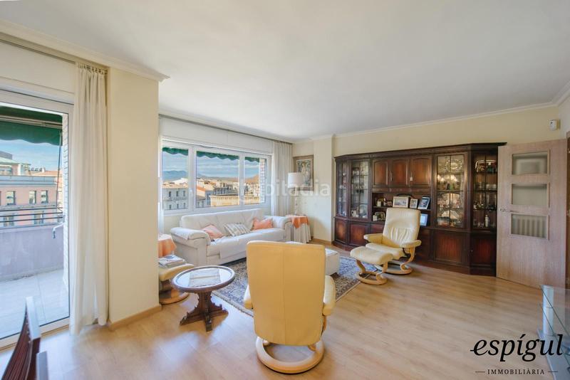 Foto e471f5e2-2fbe-494a-b1ab-11d78e66fa57. Piso excepcional piso en plaza marquès de camps en Girona