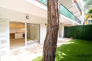 Pis  Mallorca. Planta baja reformada con jardín privado a 250m de la playa