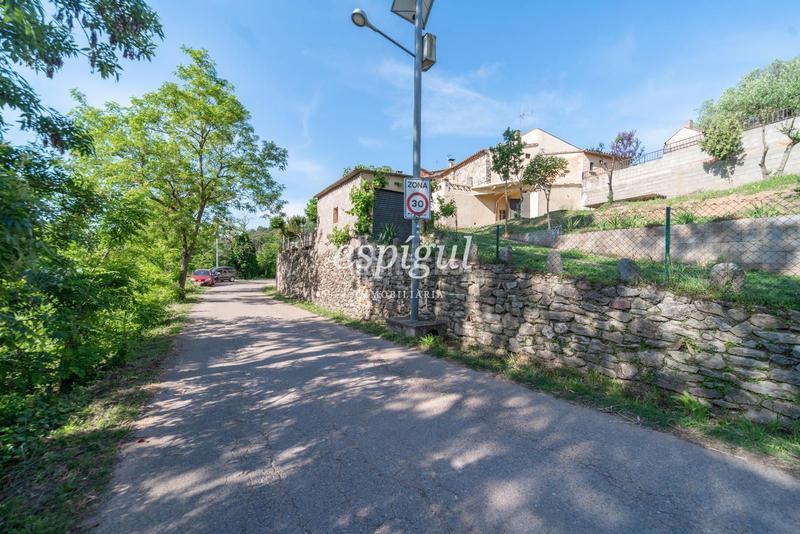 Foto 0e1c88f1-2901-4b60-9a41-a194a937d453. Semi detached house with heating parking in Sant Daniel Girona