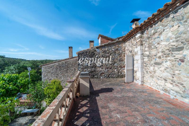 Foto 2301b5d9-e7db-4862-9bd2-b9f6f44a580d. Semi detached house with heating parking in Sant Daniel Girona