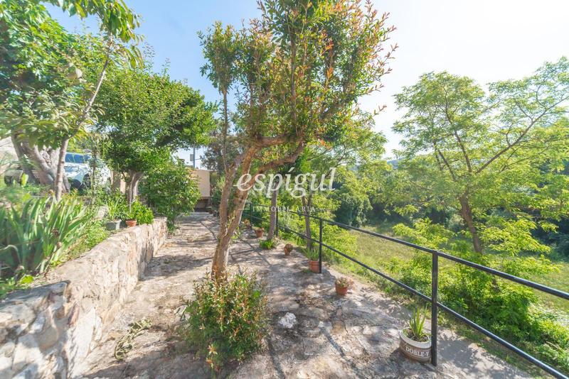 Foto 51532d8e-c7b6-4b4e-9279-69c3b5bac135. Semi detached house with heating parking in Sant Daniel Girona