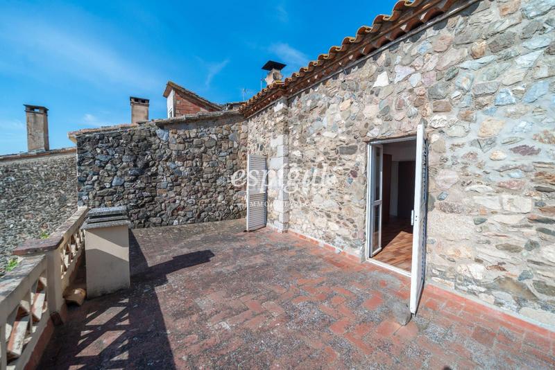 Foto 53aebdf4-3bf2-456c-bbe7-bfaff260f957. Semi detached house with heating parking in Sant Daniel Girona