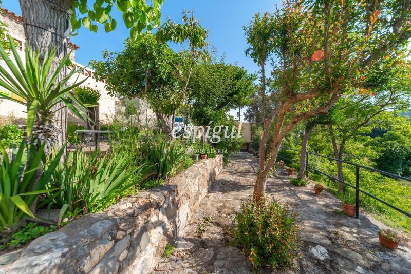 Foto bb05dbf6-9cdc-4b2c-9f80-38ead5327ebe. Semi detached house with heating parking in Sant Daniel Girona