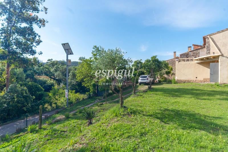 Foto ec4fdcb0-ed94-48f6-af99-51a2302a2e20. Semi detached house with heating parking in Sant Daniel Girona