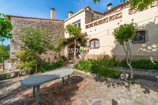 Casa adossada  Tambor anso. Exclusiva vivienda con jardín privado en sant daniel, girona