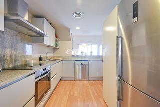 Pis a Eixample Sud-Migdia. Piso de tres habitaciones tipo dúplex a girona