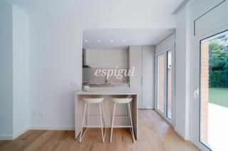 Appartement à La Devesa. Excelente planta baja con jardín en la devesa de girona