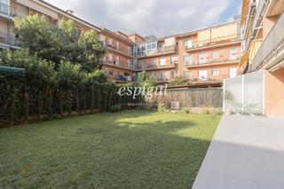 Appartement à La Devesa. Excelente planta baja con jardín en la devesa de girona