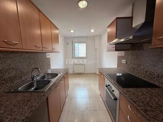 Rent Flat  Rutlla. Piso en alquiler de tres habitaciones en girona