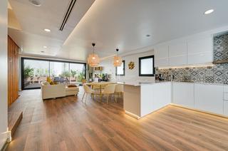 Casa adossada  8 de març. Casa apareada de obra nueva con vistas al mar en montgat