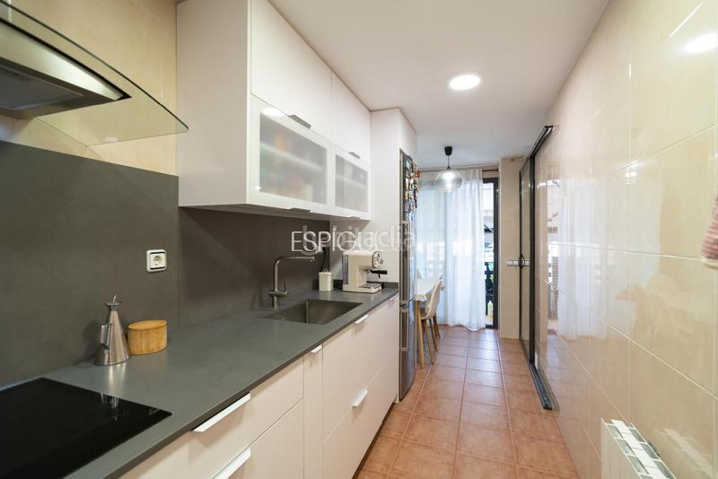 Foto 0bd39a95-56d8-4951-bf90-229c8d8f10fb. Attico con riscaldamento parcheggio piscina in Centre Salt