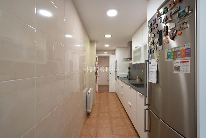 Foto 9fc5fee1-a8c6-4050-9a73-f36b814abd61. Attico con riscaldamento parcheggio piscina in Centre Salt