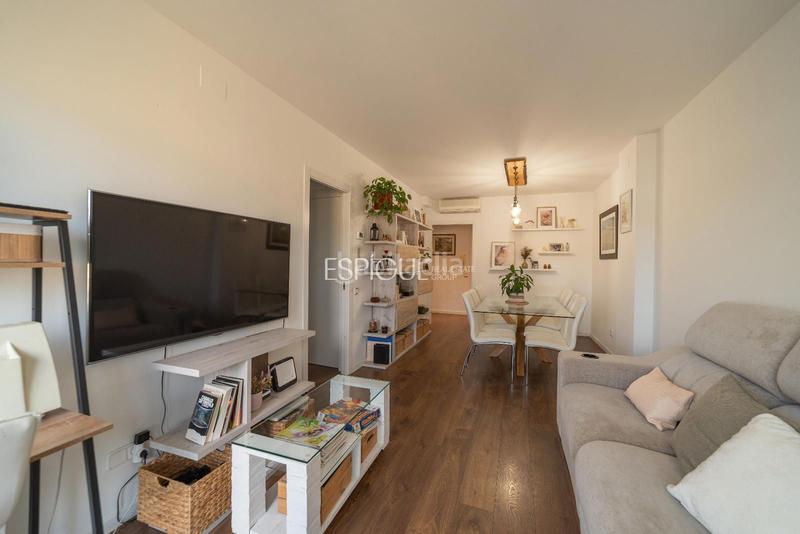 Foto b3052bb3-0032-4813-90d7-bf7c9d7519dc. Attico con riscaldamento parcheggio piscina in Centre Salt