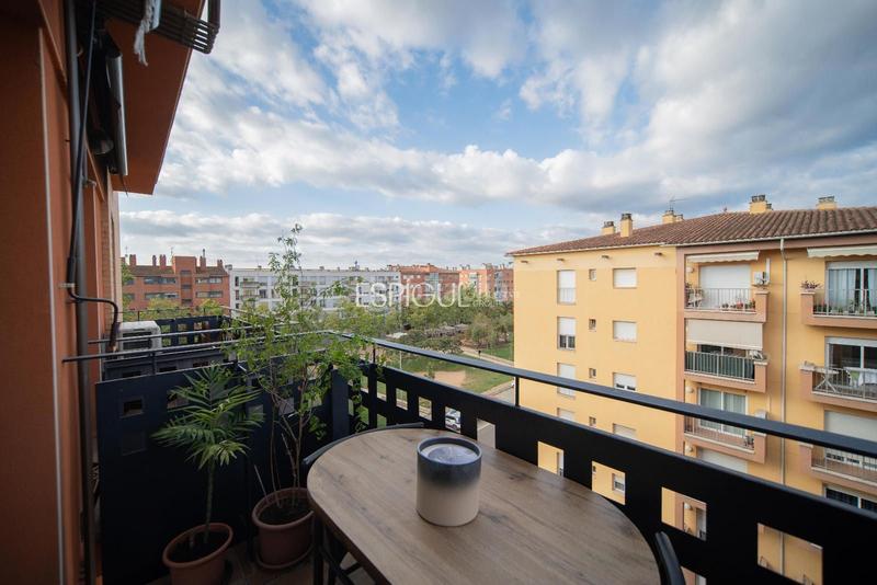 Foto c06cf49a-ba7d-4d20-b62f-908fa43946ab. Attico con riscaldamento parcheggio piscina in Centre Salt