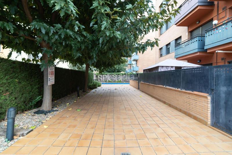 Foto d4083cc5-7b1e-4dc4-870a-a1644db463d0. Attico con riscaldamento parcheggio piscina in Centre Salt