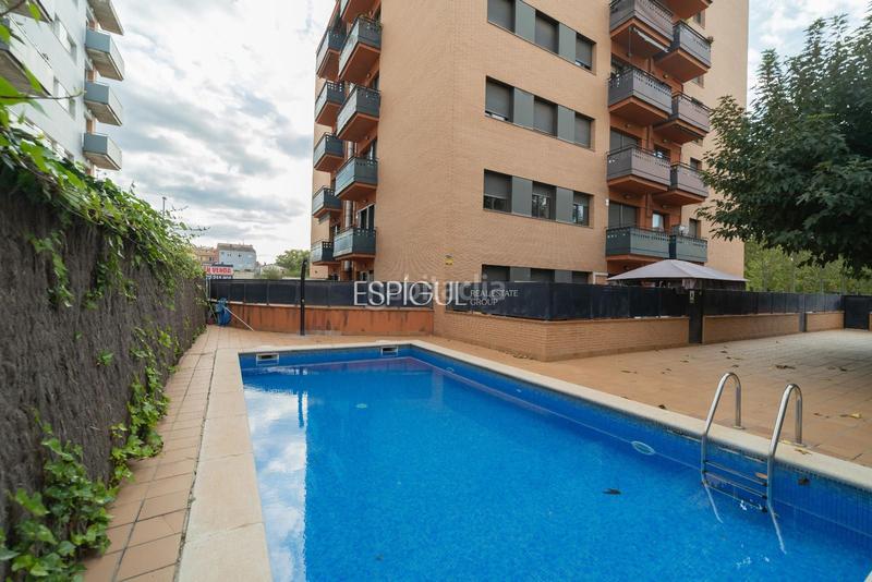 Foto f5a58718-71be-4c30-92cf-ff2ce0c56d56. Attico con riscaldamento parcheggio piscina in Centre Salt