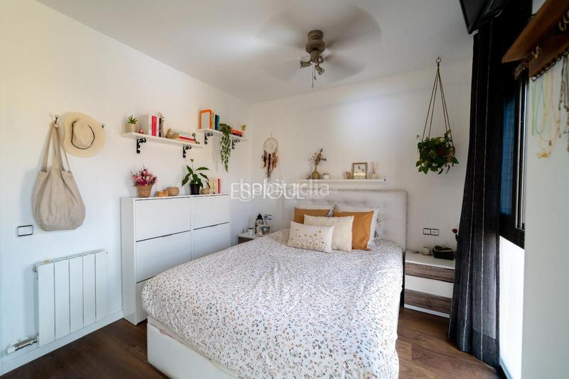 Foto f65db288-e769-4db7-9e2f-5c9cf3f08b3f. Attico con riscaldamento parcheggio piscina in Centre Salt