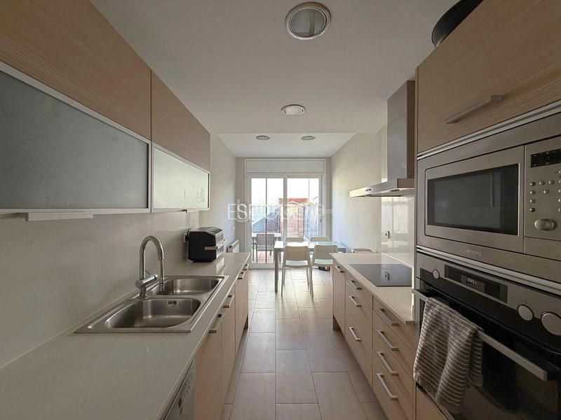 Foto bed69172-f05f-47b9-9c16-3da7d275276e. Location maison avec chauffage parking dans Eixample Sud-Migdia Girona