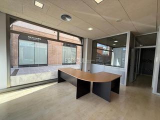 Local Comercial  Castell perelada. Local en venta en girona