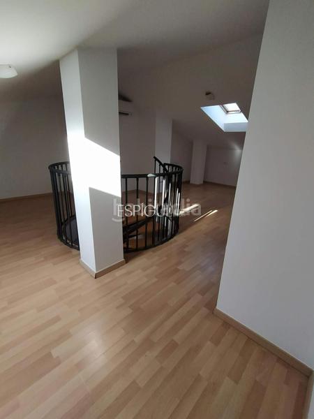 Foto 5a5c440e-fb5e-46b6-b7ee-23cdd43b0c9e. Dúplex piso áticodúplex exclusivo en calle santa maria en Girona