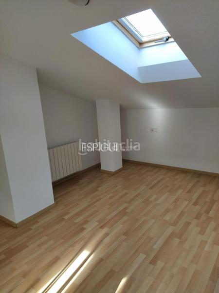 Foto 8d6c5a18-66b2-48bd-b95b-932561e66cc9. Dúplex piso áticodúplex exclusivo en calle santa maria en Girona