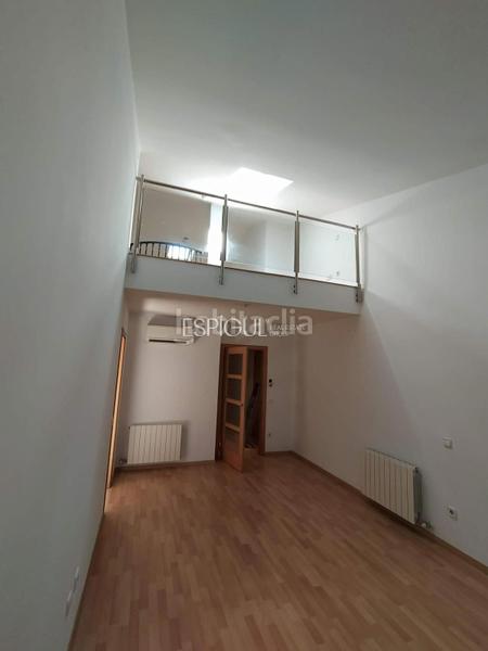 Foto f7427b08-f95f-4390-9b0d-fb300aa228bb. Dúplex piso áticodúplex exclusivo en calle santa maria en Girona