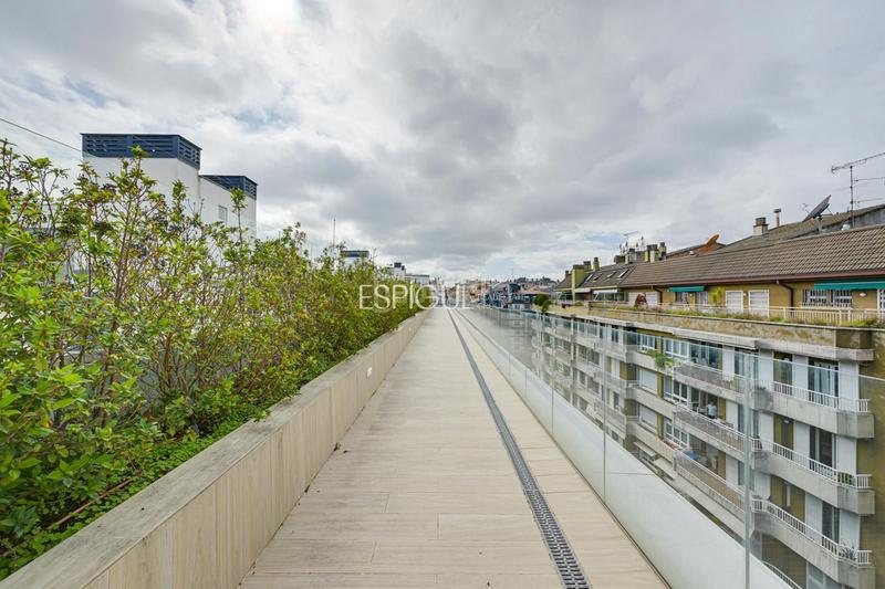 Foto 220e2390-7e95-4366-8658-68e7b776074e. Àtic a joan maragall 31 a Eixample Nord Girona