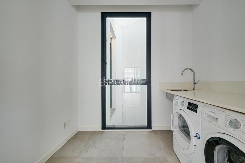 Foto 797bfc2a-3a82-4a26-9ac3-a23a288ac947. Àtic a joan maragall 31 a Eixample Nord Girona