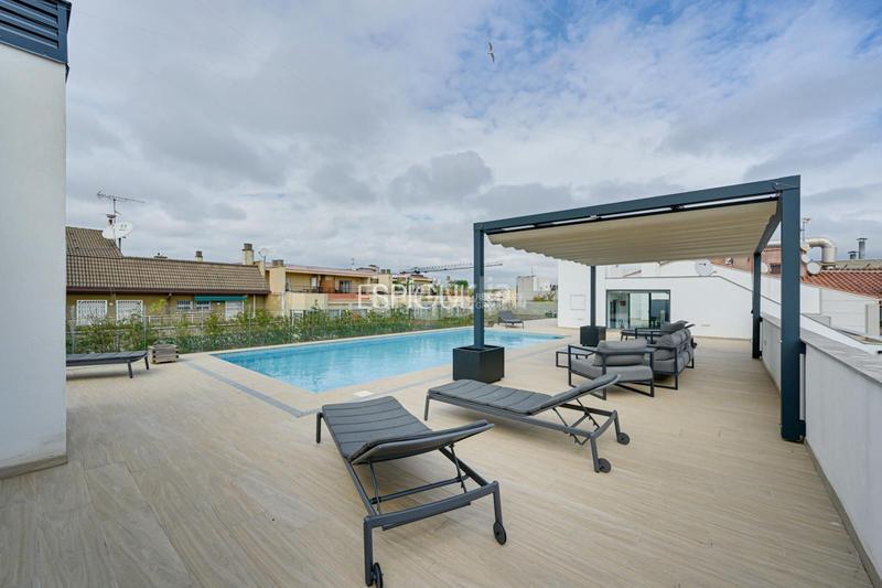 Foto bcb97f33-f3de-417c-a4ab-f48eda2b9361. Àtic a joan maragall 31 a Eixample Nord Girona