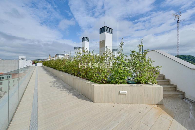 Foto f7de8eef-09b7-433c-b3cd-4cb1bebf2fe2. Àtic a joan maragall 31 a Eixample Nord Girona