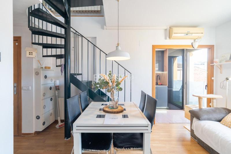 Foto 113a536e-1541-4b60-b24a-2a96606dd87f. Zweistöckige wohnung mit heizung in Barri dels Escriptors Salt