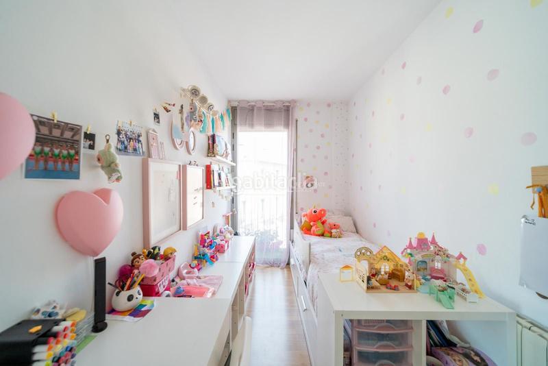 Foto 2387749d-8ea1-45b9-a082-a6477e9fdd28. Zweistöckige wohnung mit heizung in Barri dels Escriptors Salt