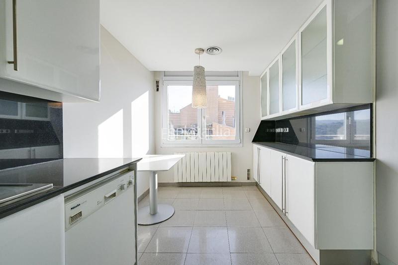 Foto 0429fbab-5de8-414f-b6ae-885db2081f70. Àtic amb calefacció aparcament piscina a Eixample Sud-Migdia Girona