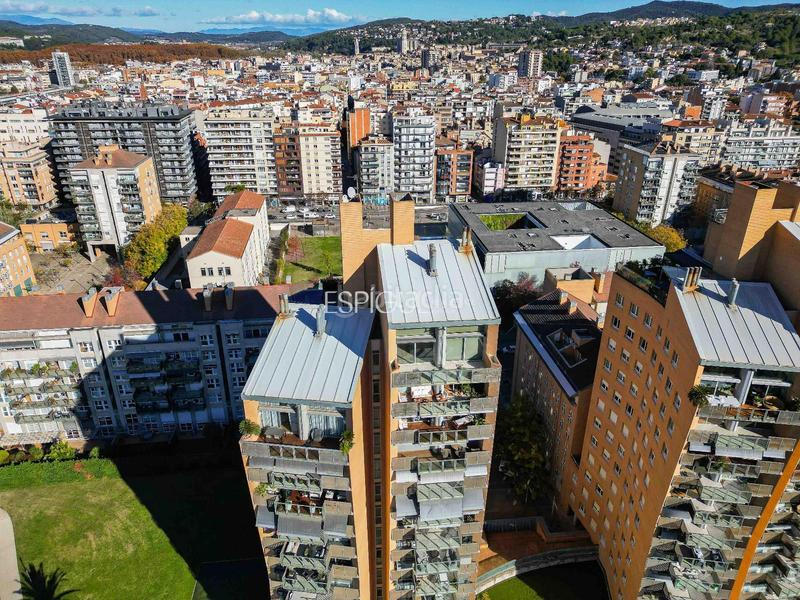 Foto 2ae3e42c-f85d-4b36-98fd-b183e4952c5d. Àtic amb calefacció aparcament piscina a Eixample Sud-Migdia Girona