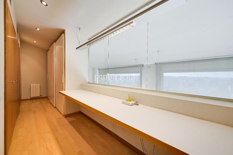 Foto 320892a5-b692-45d9-97e3-635f0ccbb8a1. Àtic amb calefacció aparcament piscina a Eixample Sud-Migdia Girona