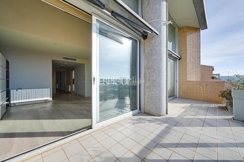 Foto 332472bf-a94e-42c3-8ade-48baf4ed539e. Àtic amb calefacció aparcament piscina a Eixample Sud-Migdia Girona