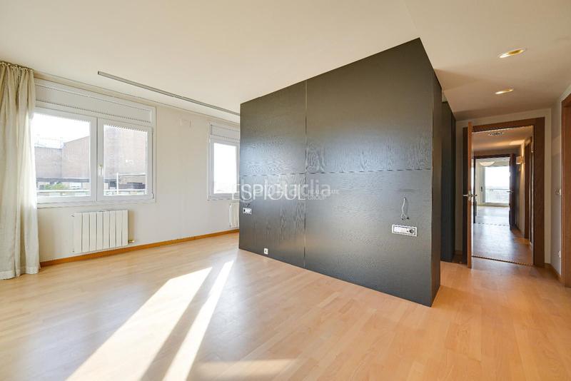 Foto 3bae9e23-b53c-4195-990b-fc9028937e99. Àtic amb calefacció aparcament piscina a Eixample Sud-Migdia Girona