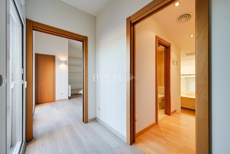 Foto 43f377cb-abc2-4aed-967f-7014ac6cd68c. Àtic amb calefacció aparcament piscina a Eixample Sud-Migdia Girona