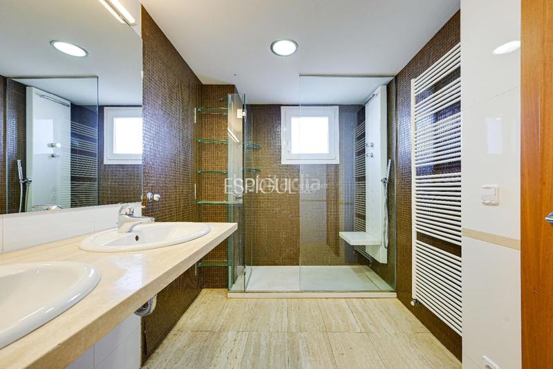 Foto 502500fd-5d08-4e06-b06a-5196d34b2cce. Àtic amb calefacció aparcament piscina a Eixample Sud-Migdia Girona