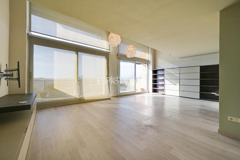 Foto 676f8e47-9071-4fc9-9293-6a4388a3de08. Àtic amb calefacció aparcament piscina a Eixample Sud-Migdia Girona