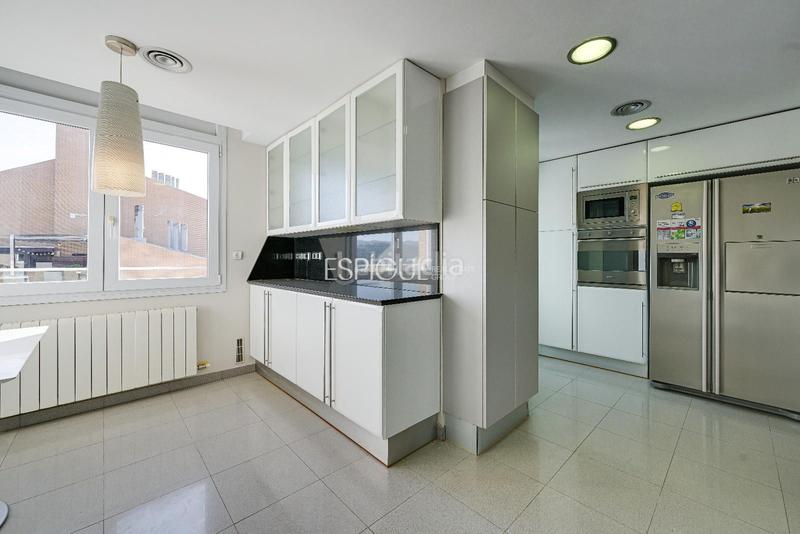 Foto 6e2e3fa2-b438-4c6a-8d25-0164171c86b3. Àtic amb calefacció aparcament piscina a Eixample Sud-Migdia Girona