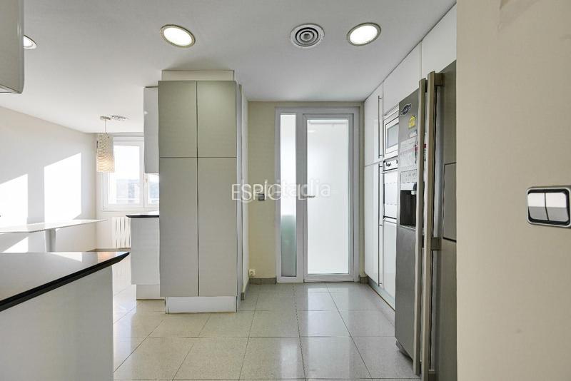 Foto 71b16fd2-fca3-4d43-94e0-8354c0492673. Àtic amb calefacció aparcament piscina a Eixample Sud-Migdia Girona