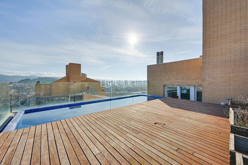 Foto 85fd9dde-afc5-4607-9f88-9fab06a59078. Àtic amb calefacció aparcament piscina a Eixample Sud-Migdia Girona