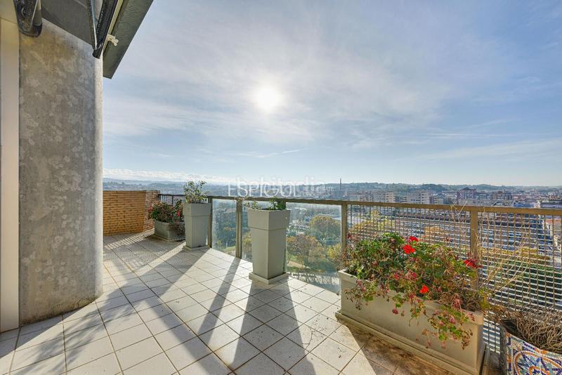 Foto 9760ab89-e41d-48ee-932d-eaf9a2577b8c. Àtic amb calefacció aparcament piscina a Eixample Sud-Migdia Girona