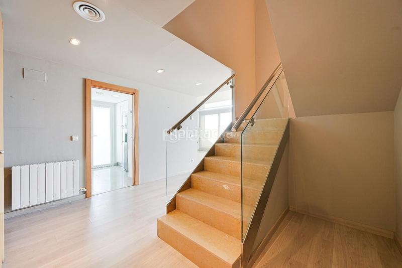 Foto 99f4c790-257a-4b18-b212-0e7020a79a15. Àtic amb calefacció aparcament piscina a Eixample Sud-Migdia Girona