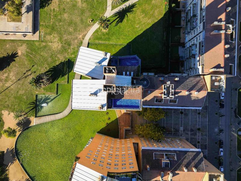 Foto a3b21ed3-455e-472f-9398-b1288f19430a. Àtic amb calefacció aparcament piscina a Eixample Sud-Migdia Girona