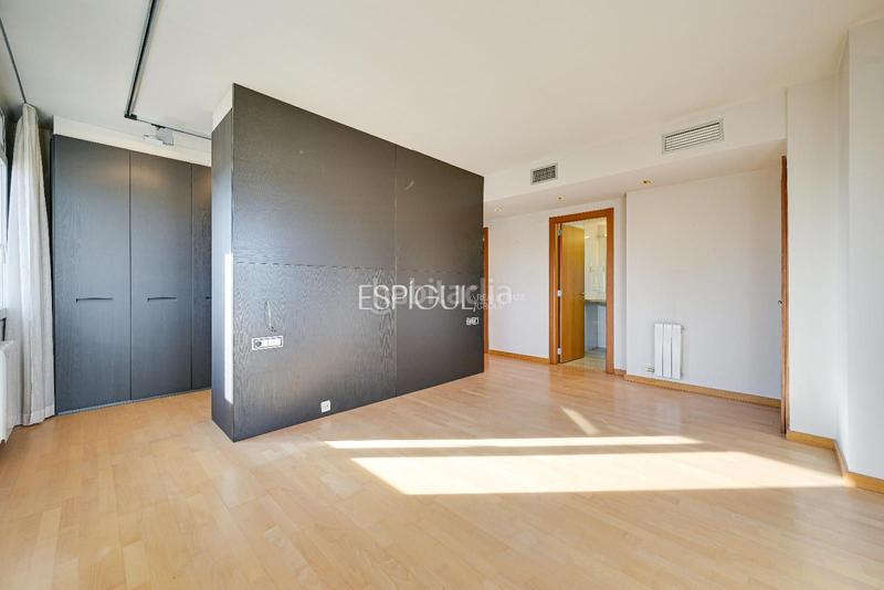 Foto afad35e0-7e5b-4301-8660-734dc1c5165d. Àtic amb calefacció aparcament piscina a Eixample Sud-Migdia Girona