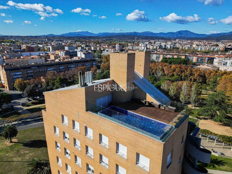Foto b3338ea3-4688-497d-a595-12fbad4973b7. Àtic amb calefacció aparcament piscina a Eixample Sud-Migdia Girona