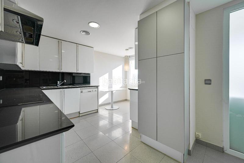 Foto b7c0e6d6-de26-456c-9daf-244f9f993eaa. Àtic amb calefacció aparcament piscina a Eixample Sud-Migdia Girona